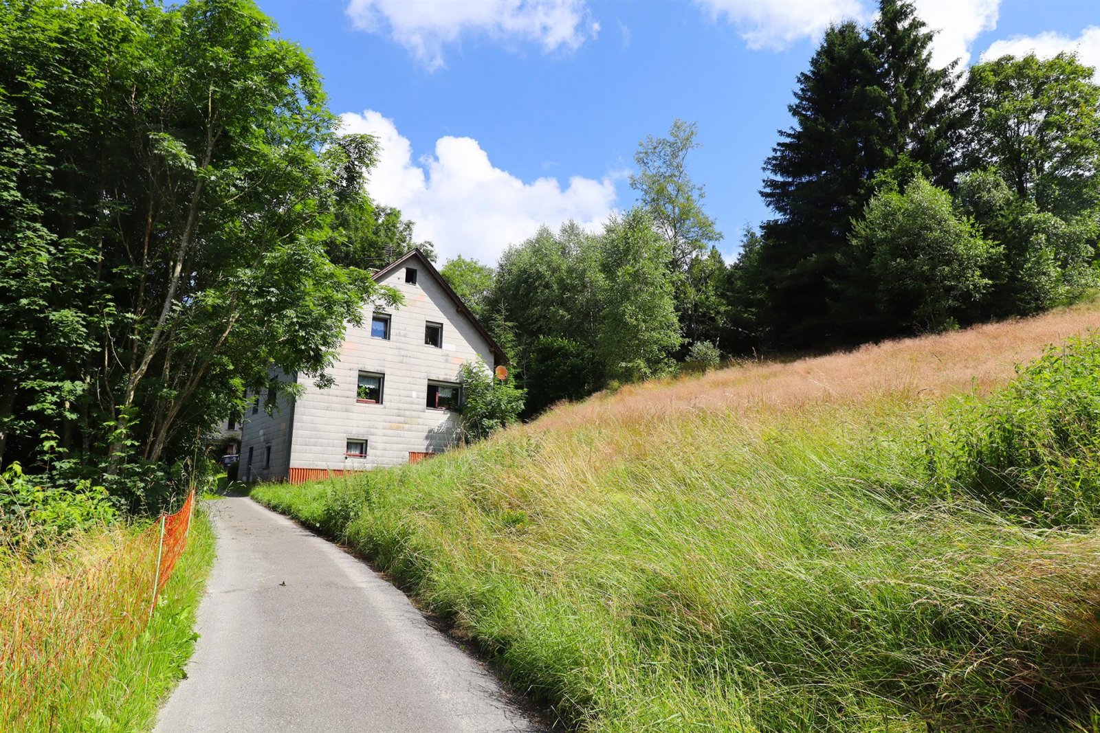 Bischofsgrün: ...Einfamilienhaus mit viel Grund in idyllischer Lage... 