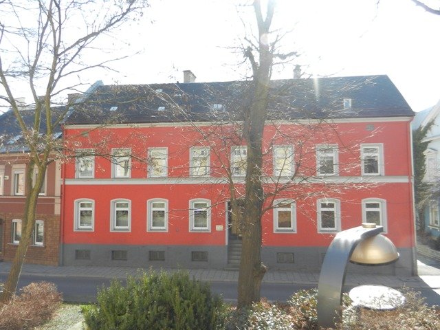 Hof: renditestarkes Mehrfamilienhaus im Zentrum von Hof 