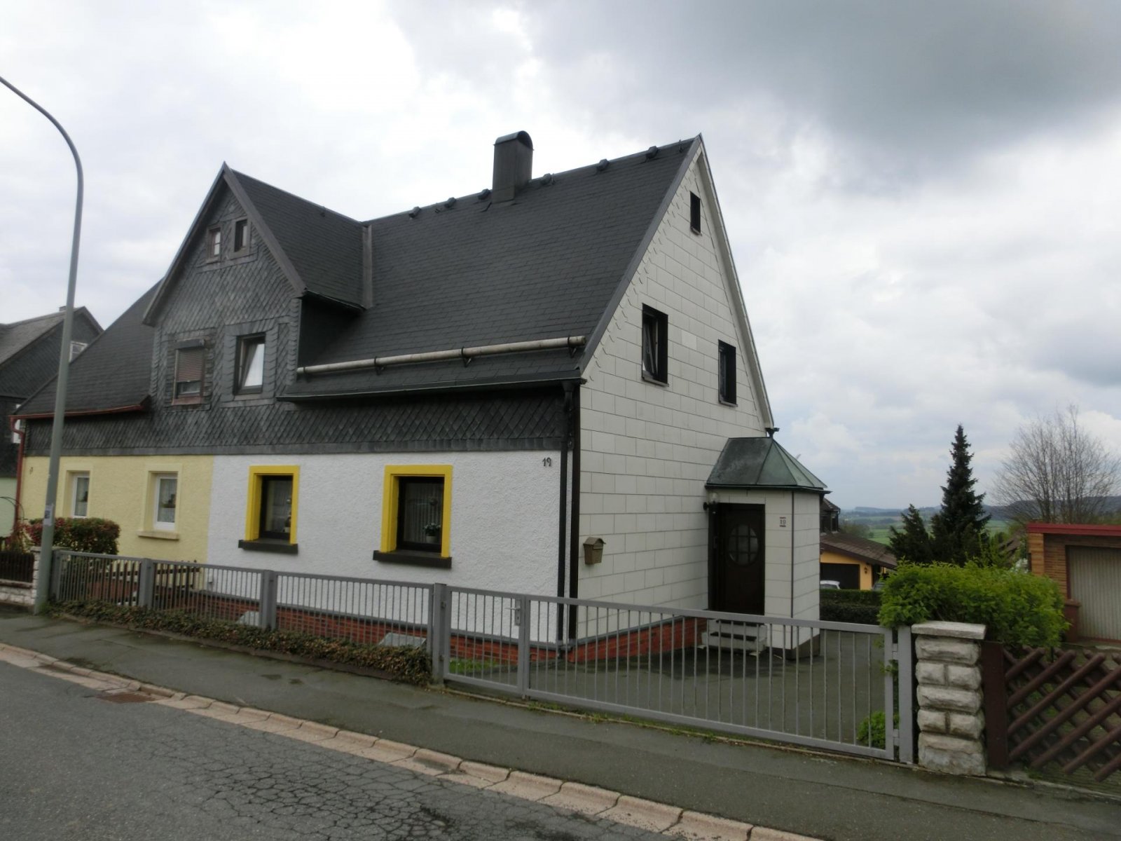 Helmbrechts: gemütliche Doppelhaushälfte 