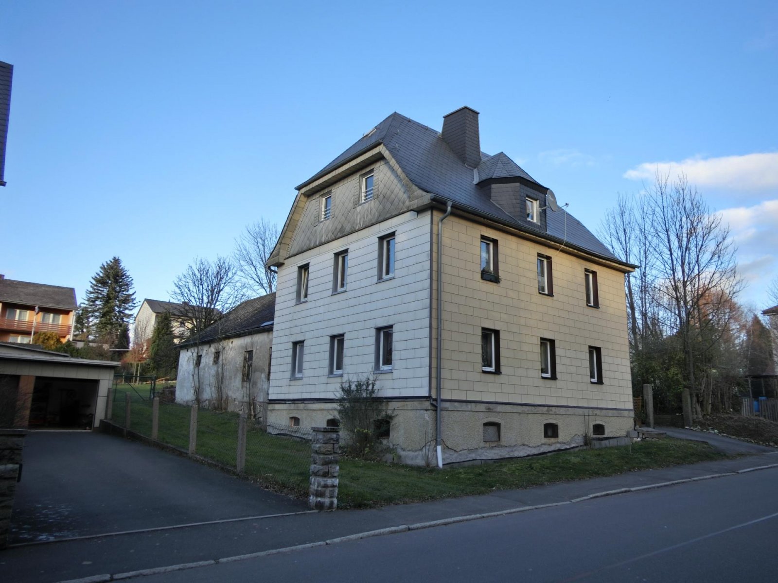 Münchberg: Kapitalanlage in Münchberg !!! Vollvermietetes Dreifamilienhaus 