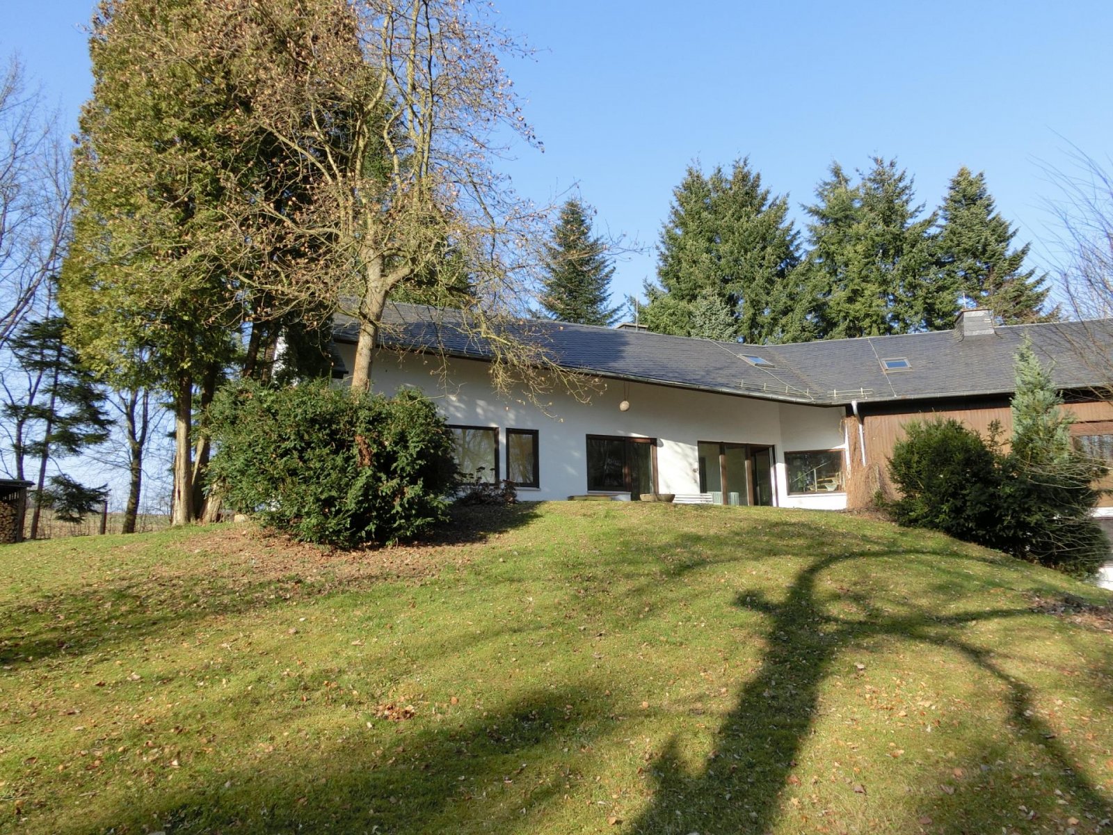 Schwarzenbach a.d.Saale: Anwesen in herrlicher Alleinlage mit parkähnlichen Grundstück 