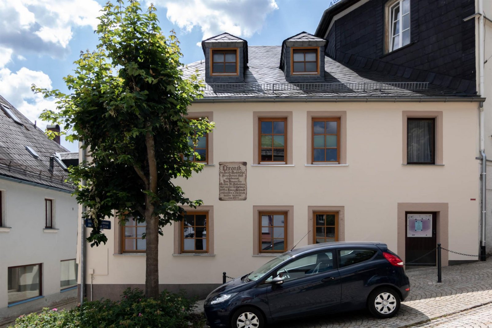 Schauenstein: Historisches Drei-Familienhaus im Zentrum von Schauenstein 