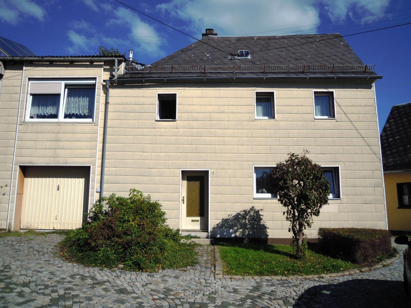 Schauenstein: Für Schnäppchenjäger!  Kleines Haus möchte groß rauskommen! 