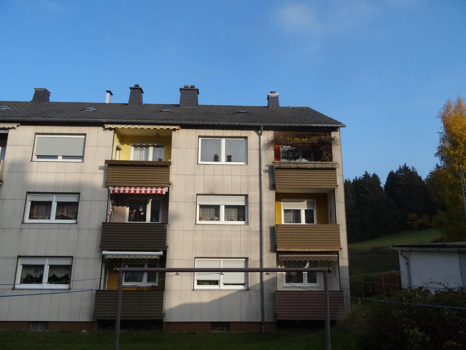 Helmbrechts: .... diese Wohnung braucht ein bißchen frischen Wind und frische Farbe.... 
