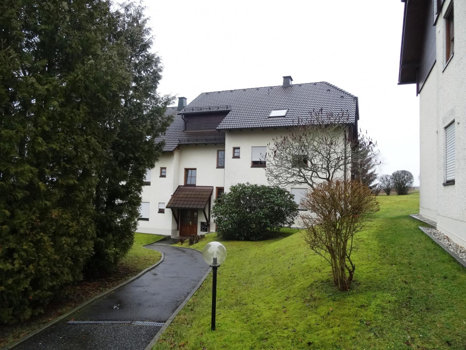 Bad Steben: ... gepflegtes, möbliertes Singleappartement in ruhiger Lage.... 