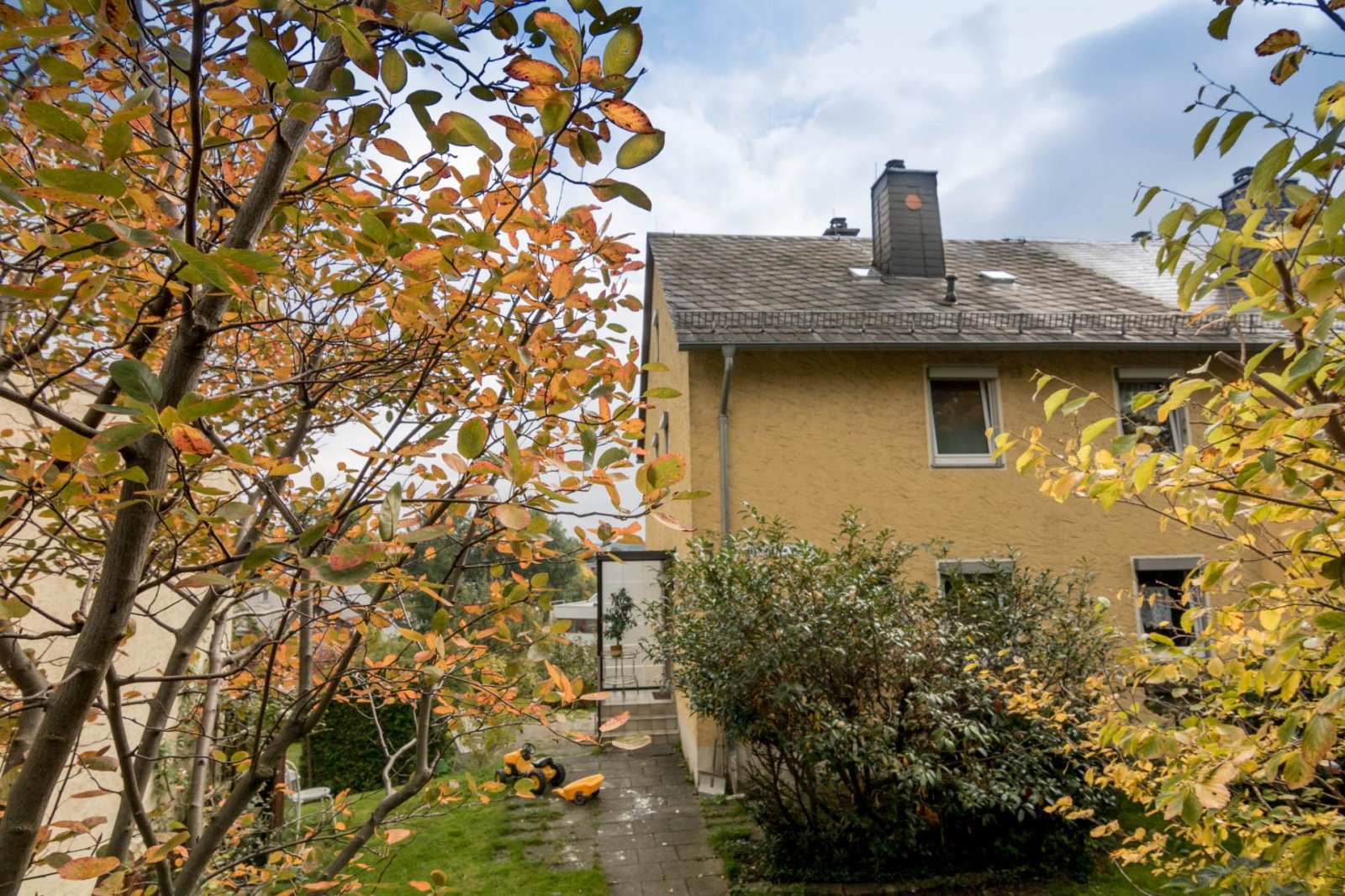 Schwarzenbach a.d.Saale: Voll vermietetes Zweifamilienhaus in ruhiger Wohnlage 