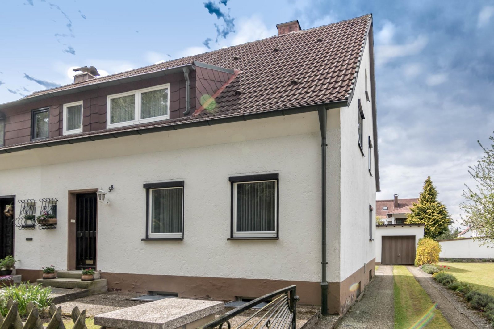 Rehau: Gepflegte Doppelhaushälfte in ruhiger Wohnlage 