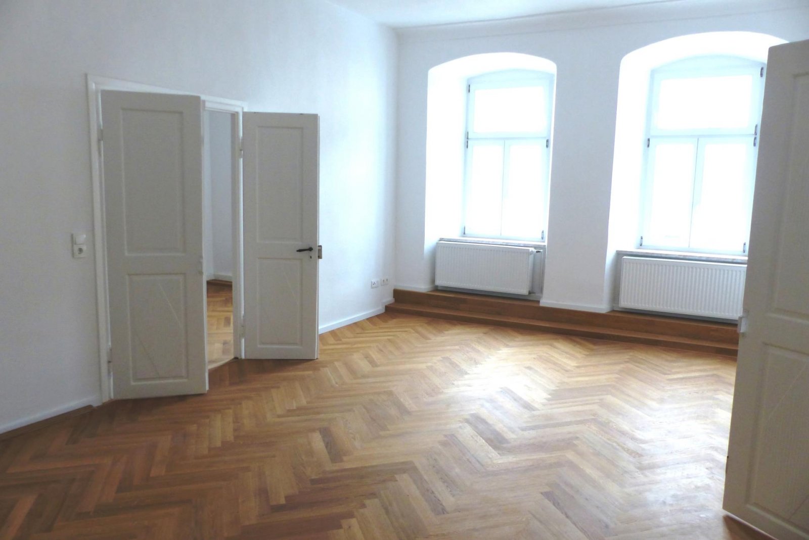 Hof: Große, toprenovierte Wohnung im Zentrum von Hof 