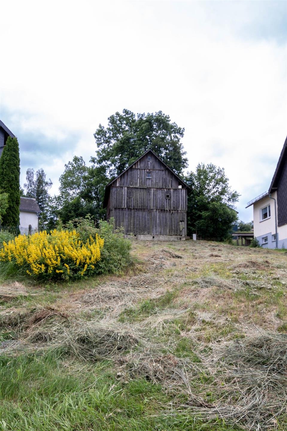 Bad Steben: Baugrund mit Scheune in Hanglage 