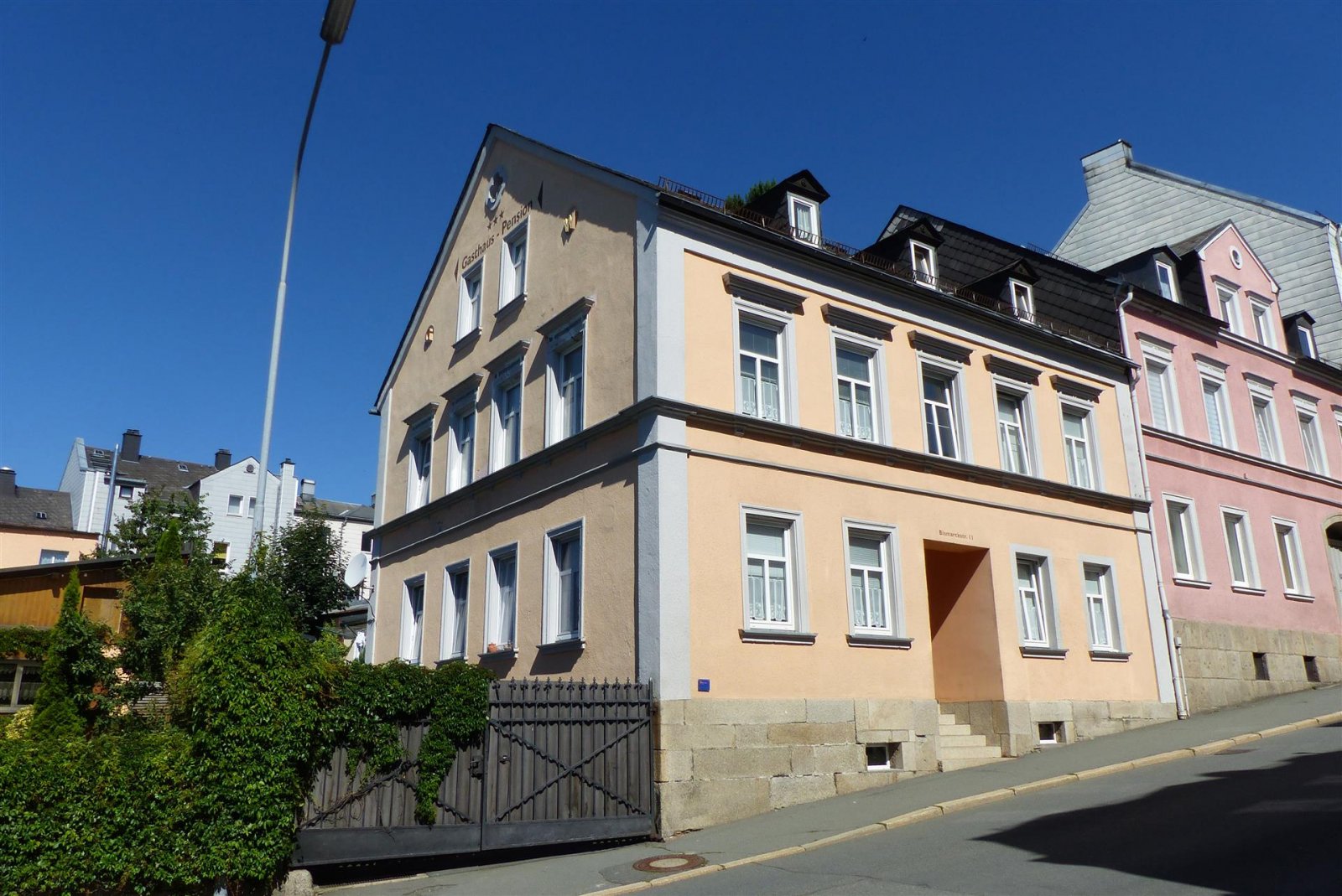 Münchberg: Suchen Sie eine Kapitalanlage? Oder ein Haus für eine sehr große Familie? 