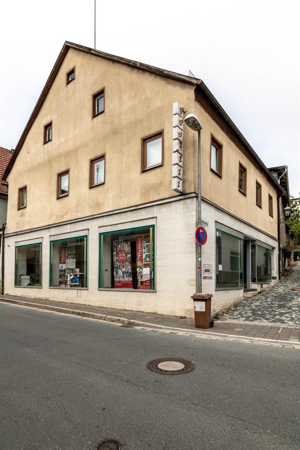 Hollfeld: Laden und/oder großes Wohnhaus im Zentrum von Hollfeld 