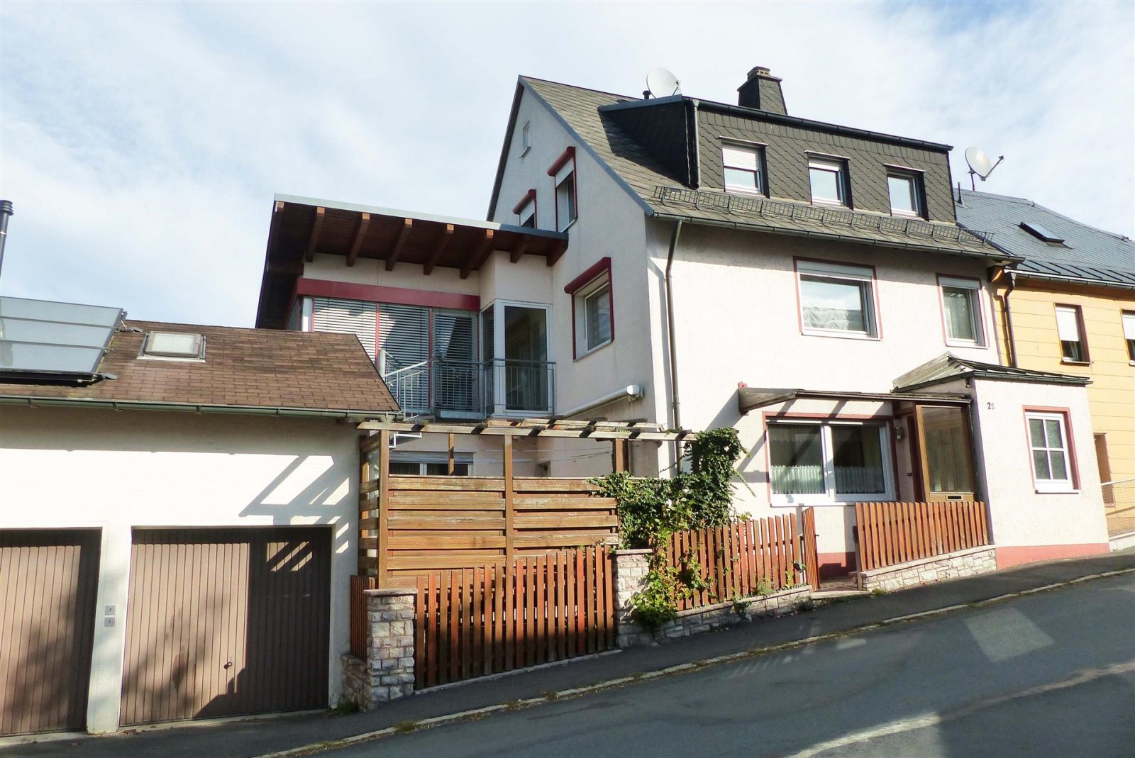 Schauenstein: Großes Wohnhaus mit Wintergarten - hier können Sie gleich einziehen 