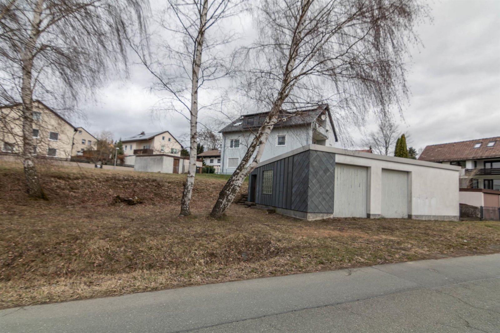 Hof: Baugrund mit Garage und Halle in Moschendorf 