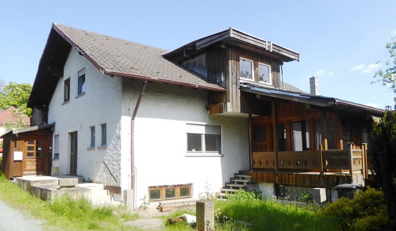 Küps: ... ein ungewöhnliches  Ein- bis Zweifamilienhaus - handwerklich begabt sollten Sie aber sein :-)_x000D_ 