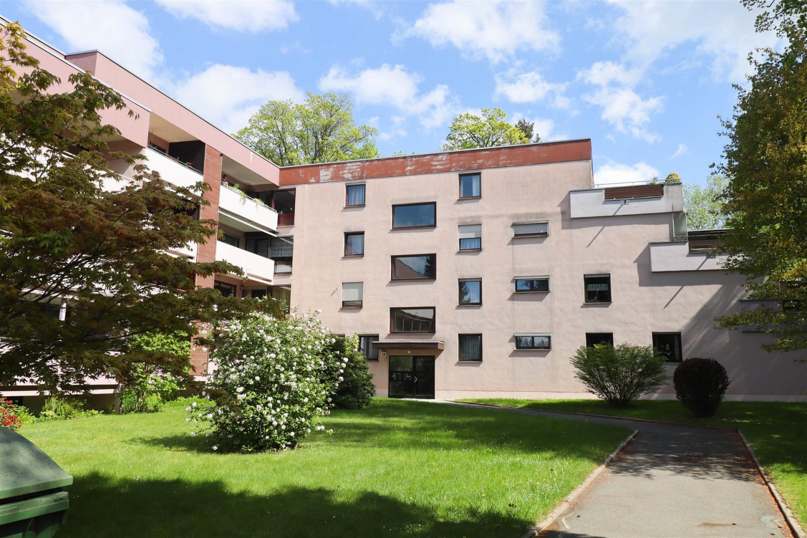 Münchberg: Toprenovierte Traumwohnung im Erdgeschoss 