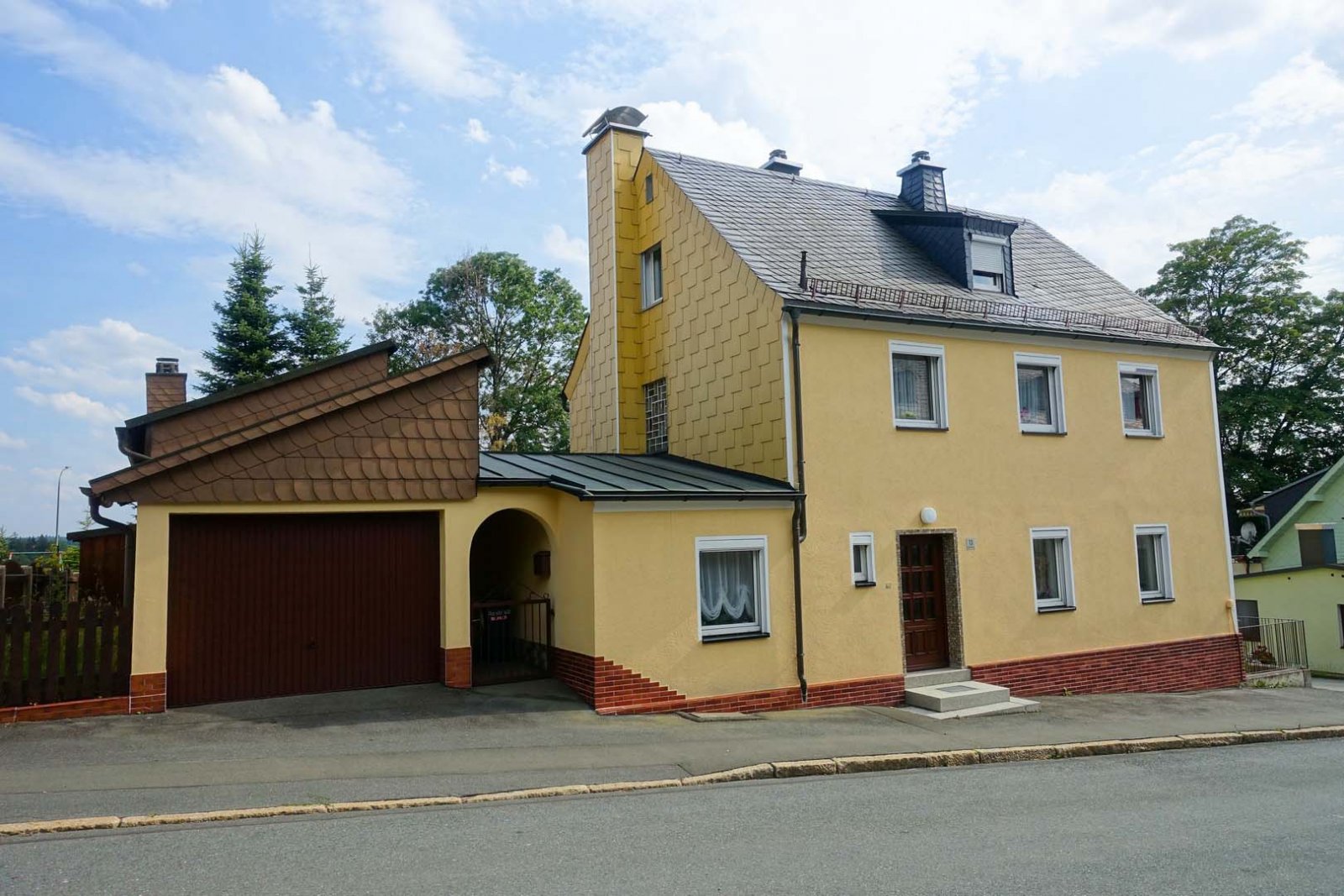 Schwarzenbach a.Wald: ... dieses Haus wartet auf eine nette Familie... 