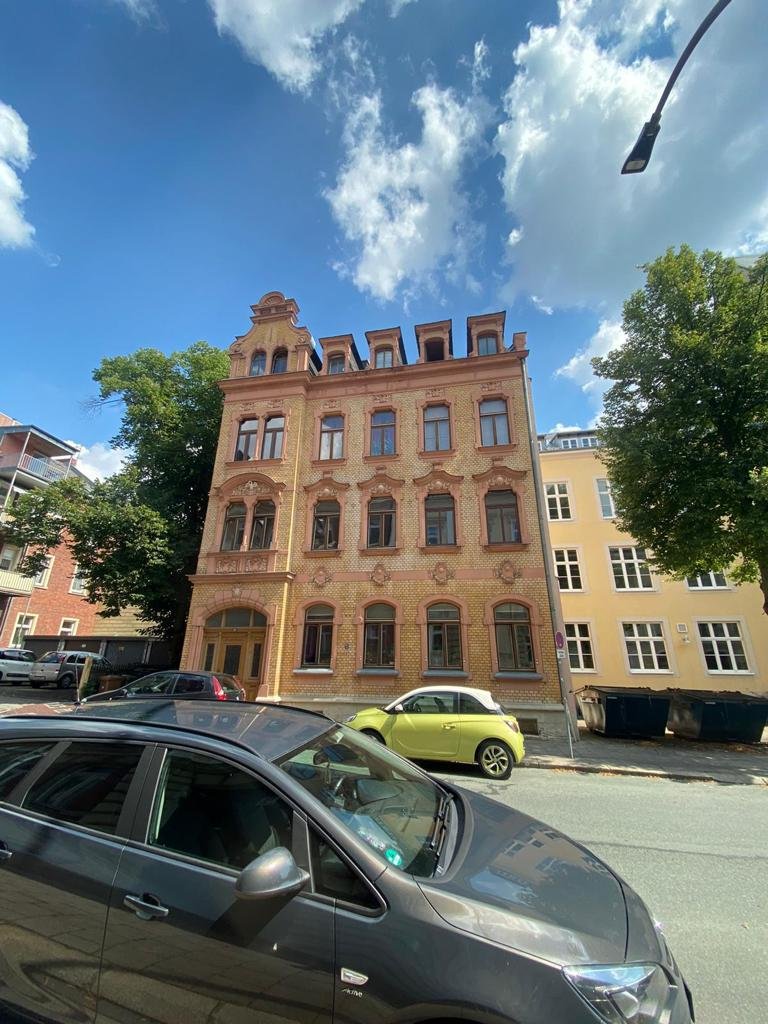 Hof: Altbau trifft Moderne - große, außergewöhnliche Wohnung im Stadtzentrum 