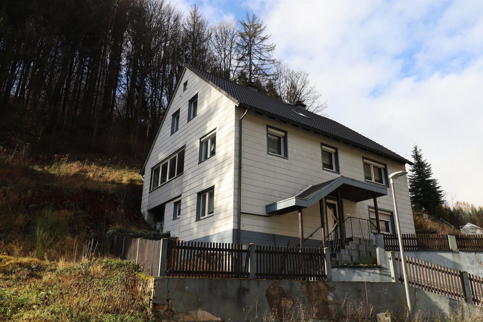 Schwarzenbach a.Wald: Viel Platz und viel Natur - Zweifamilienhaus mitten im Frankenwald 