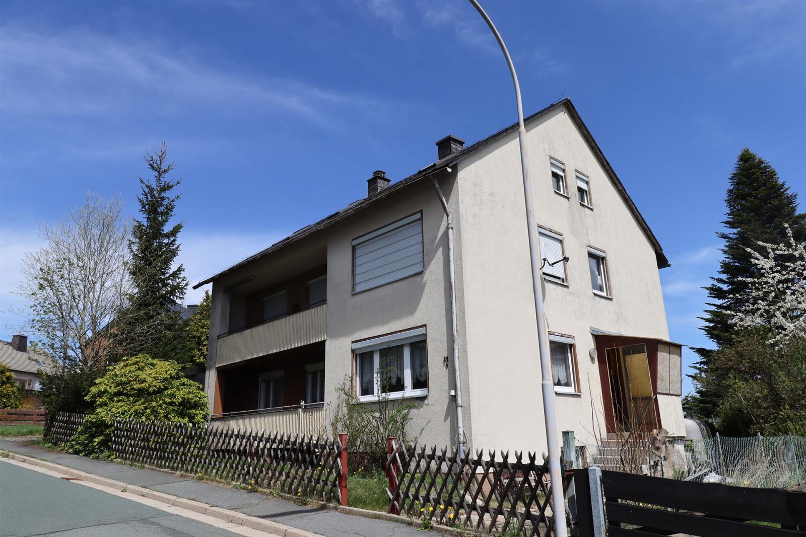 Helmbrechts: ... hier muss ein fleißiger Handwerker her.... 