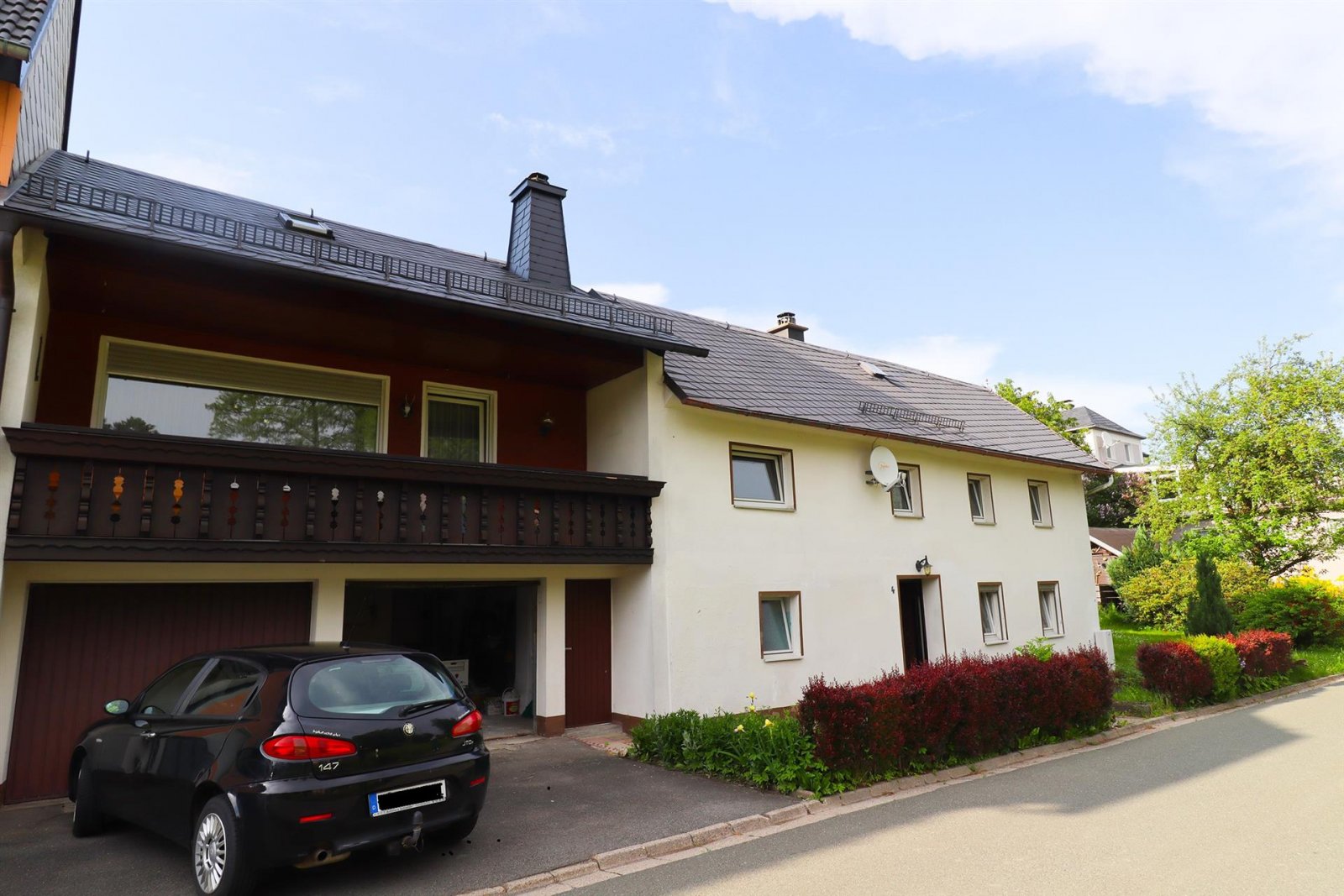 Helmbrechts: .... teilentkerntes Haus in schöner Wohnlage.... 
