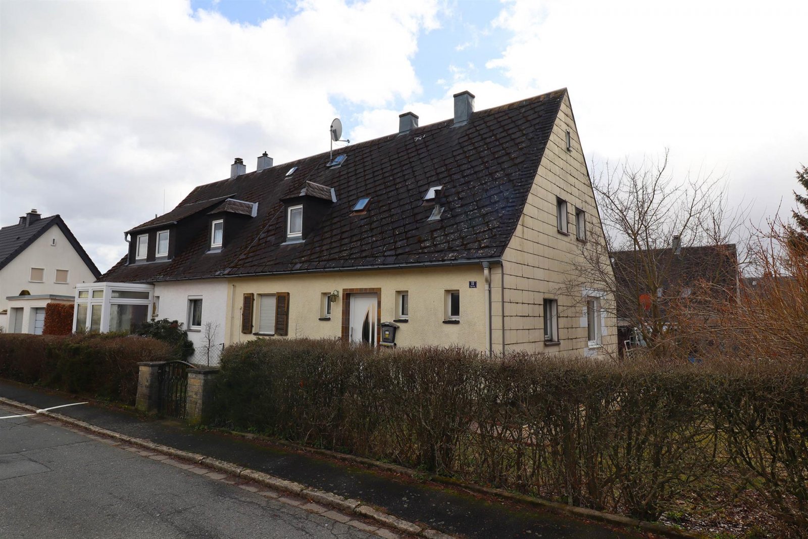 Münchberg: ... gemütliche Doppelhaushälfte .... 