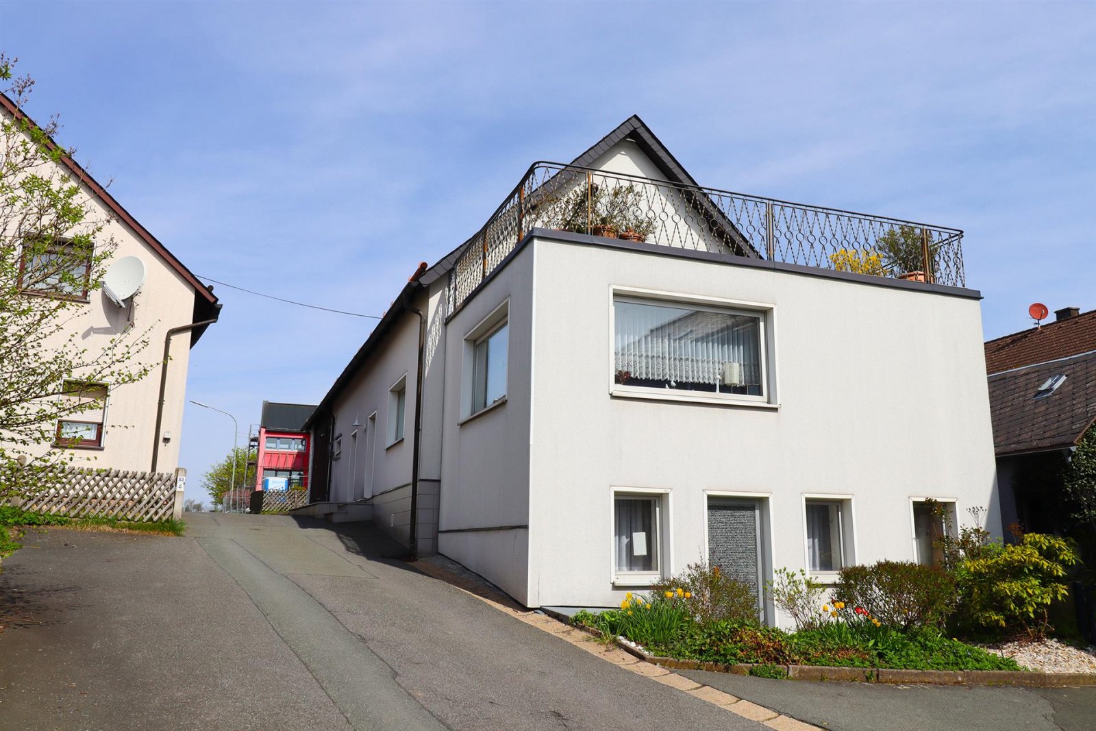 Enchenreuth: ... Haus mit Scheune und großer Dachterrasse... 