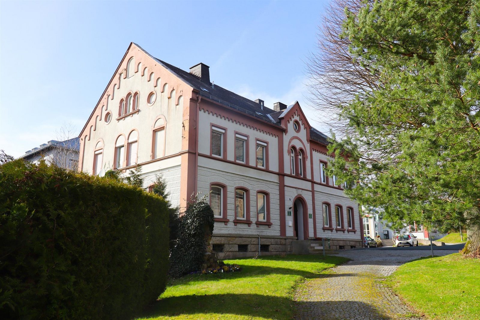 Münchberg: ... außergewöhnliches Mehrfamilienhaus in  Münchberg... 