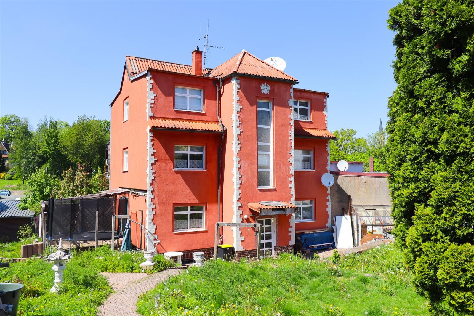 Münchberg: Ihre Kapitalanlage? Dreifamilienhaus in Zentrumslage 