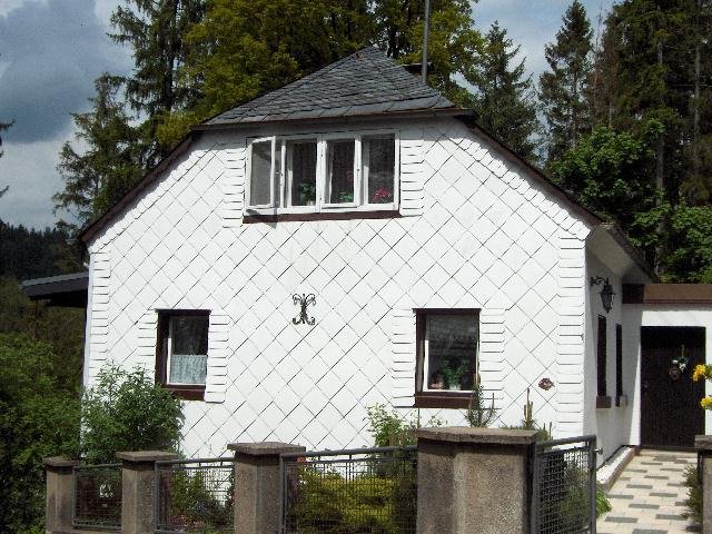 Schwarzenbach am Wald: liebevoll renoviertes Haus mit kleiner Scheune 