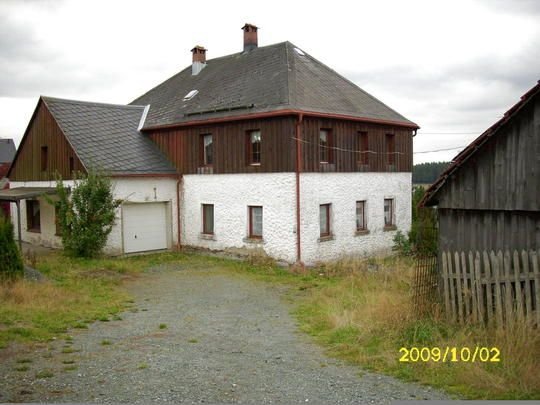 Helmbrechts: Einfamilienhaus, Erdgeschoss noch zum Ausbau 