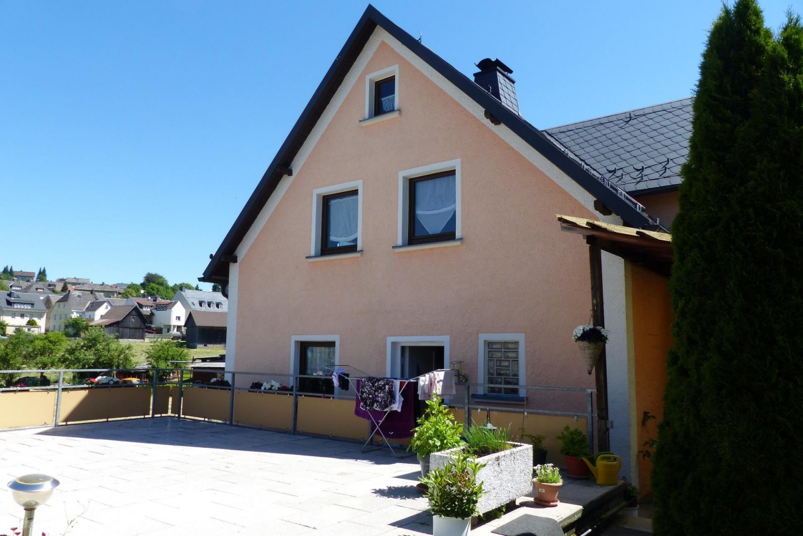 Stammbach: einziehen und die riesige Sonnenterrasse genießen :-) 