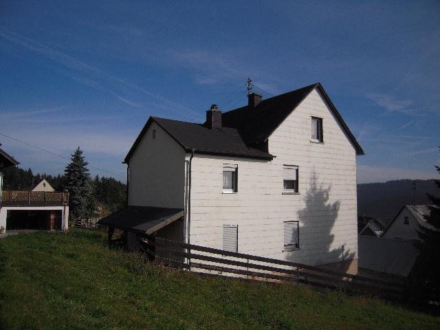 Wallenfels: Zweifamilienhaus 
