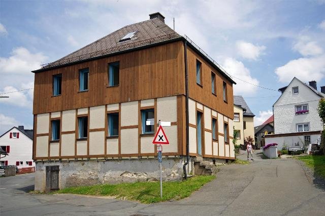Leupoldsgrün: ausgefallenes Häuschen zum Schnäppchenpreis!! 
